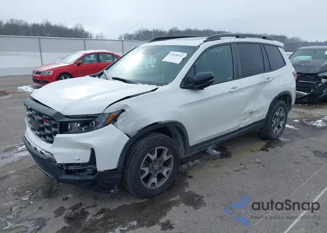2022 Honda Passport Awd Trailsport z USA, uszkodzony, nr VIN 5FNYF8H69NB010432